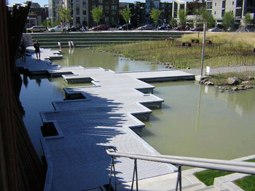 Pasarela con Cubierta de Rejilla Pultruida en Muelle, Plástico Reforzado con Fibra de Vidrio, F R P, P R F V, G R P